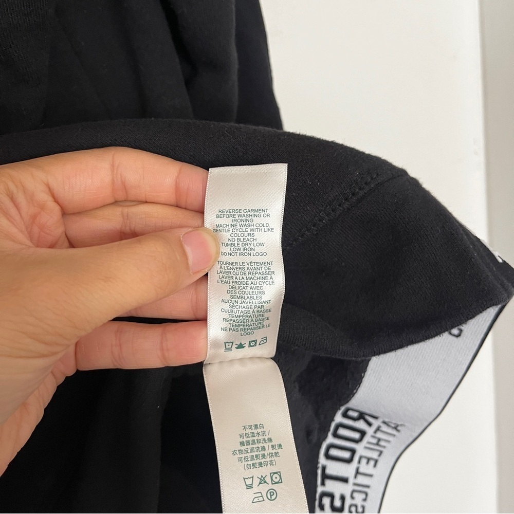 Roots Canada Black Logo Cozy Athletic Comfortable Hoodie - Picture 9 of 9